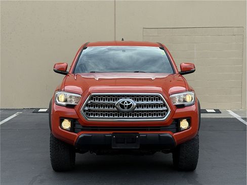 Used 2016 Toyota Tacoma TRD Off-Road w/ Towing Package AWD/4WD image 3
