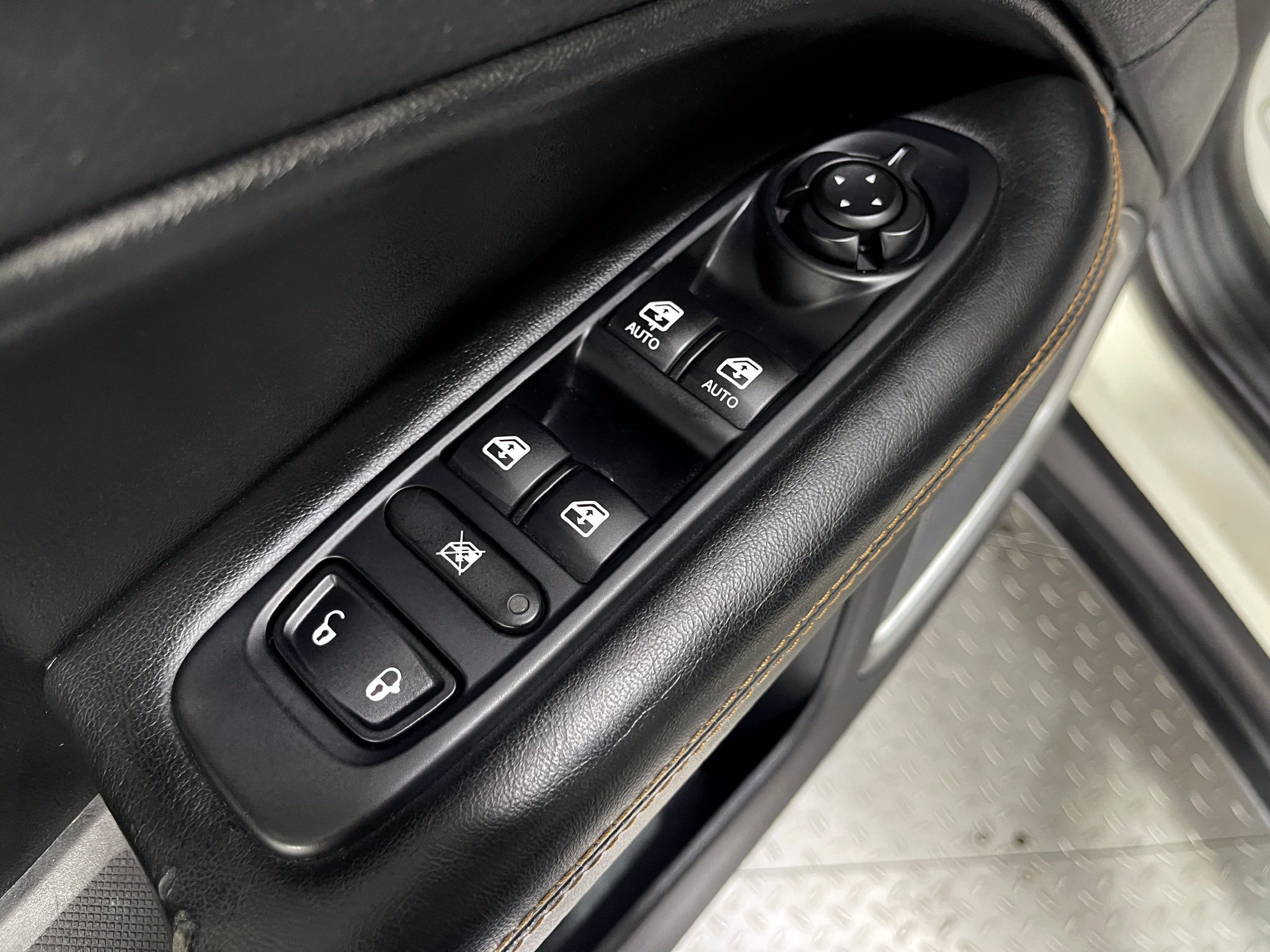 Used 2019 Jeep Compass Limited AWD/4WD image 16