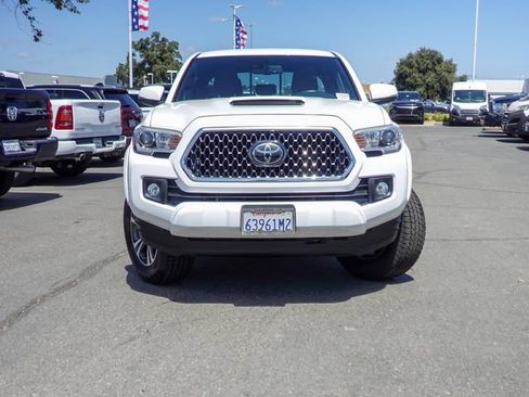 Used 2019 Toyota Tacoma TRD Sport w/ Technology Package AWD/4WD image 2