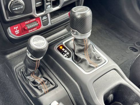 Used 2022 Jeep Gladiator Mojave w/ LED Lighting Group AWD/4WD image 38