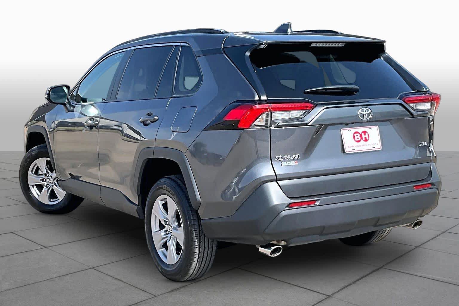 Used 2025 Toyota RAV4 XLE FWD image 12