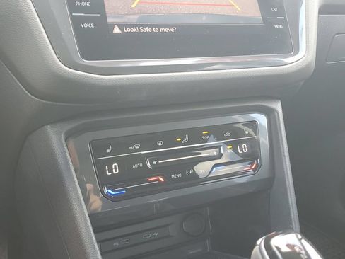 Certified 2023 Volkswagen Tiguan SE w/ Panoramic Sunroof Package FWD image 27