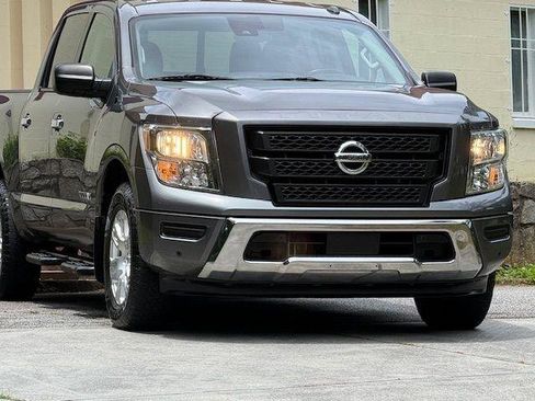 Used 2021 Nissan Titan SV w/ SV Convenience Package RWD image 18