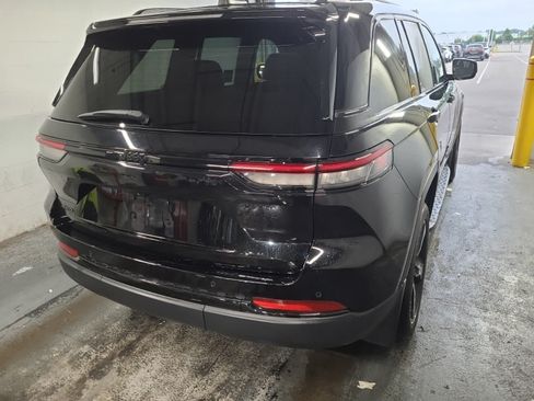 Used 2025 Jeep Grand Cherokee Altitude AWD/4WD image 6