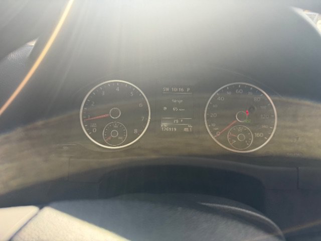 Used 2010 Volkswagen Tiguan SE FWD image 28