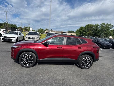 Used 2024 Chevrolet Trax RS FWD image 4