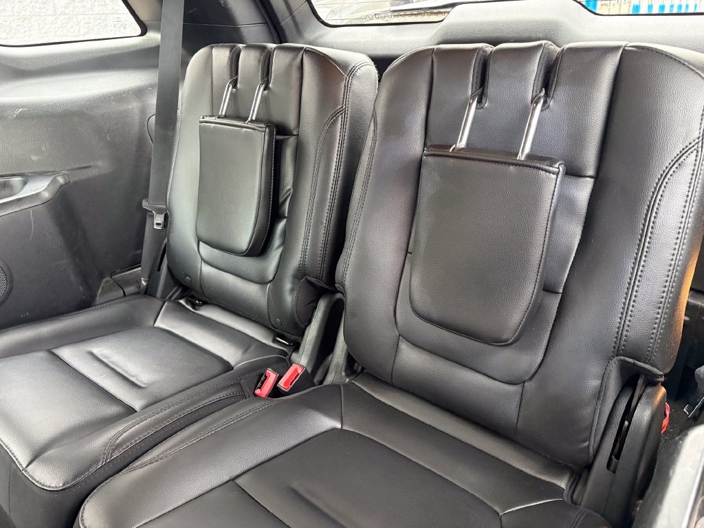 Used 2017 Ford Explorer XLT w/ Equipment Group 202A AWD/4WD image 26