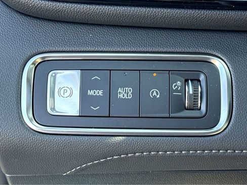 New 2026 Buick Enclave Avenir w/ Super Cruise Package FWD image 11