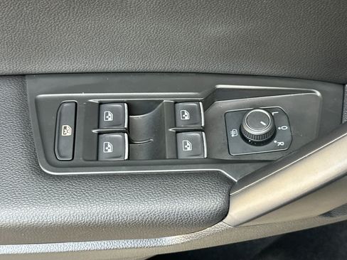 Used 2021 Volkswagen Tiguan SEL FWD image 13