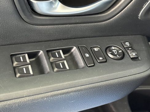Used 2025 Honda Pilot TrailSport image 13