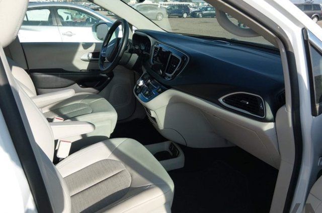 Used 2019 Chrysler Pacifica Touring Plus FWD image 5