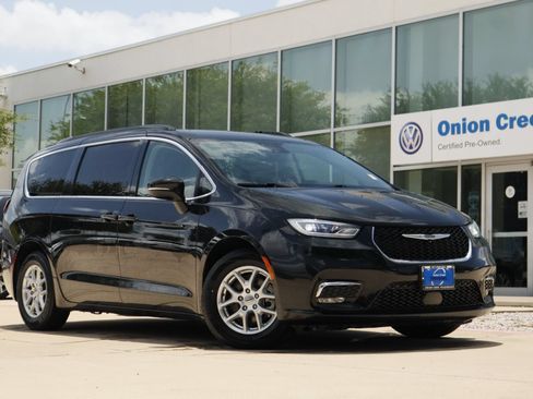 Used 2022 Chrysler Pacifica Touring-L FWD image 1