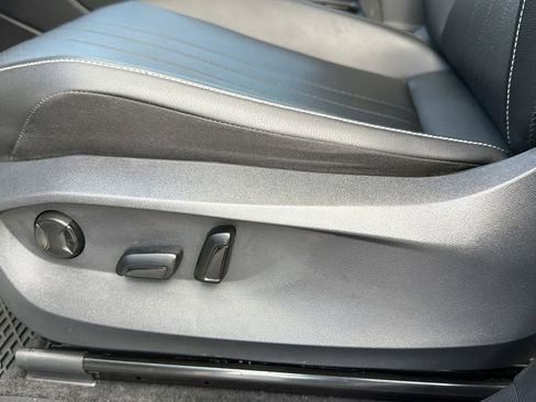 Certified 2023 Volkswagen Tiguan SE w/ Panoramic Sunroof Package FWD image 17