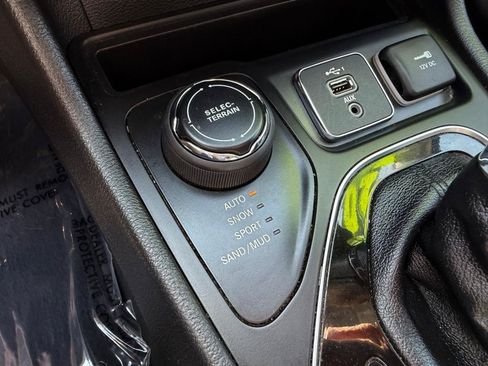 Used 2020 Jeep Cherokee Limited AWD/4WD image 45