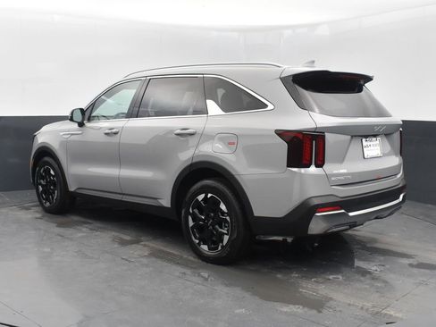 Used 2025 Kia Sorento S FWD image 5