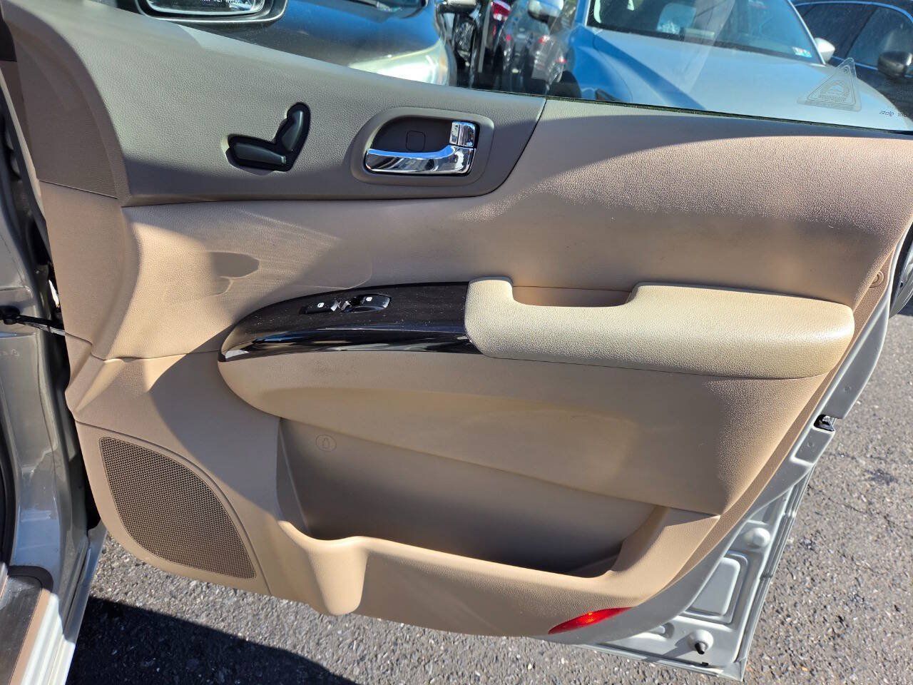 Used 2012 Kia Sedona EX w/ Luxury Pkg FWD image 32