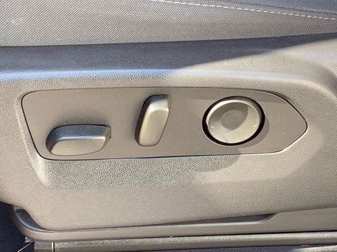 Used 2023 Chevrolet Silverado 1500 Custom image 39