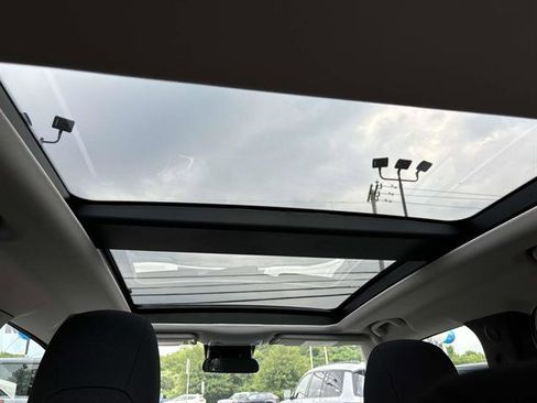 Used 2023 Jeep Renegade Latitude w/ Sun/Sound Group image 14