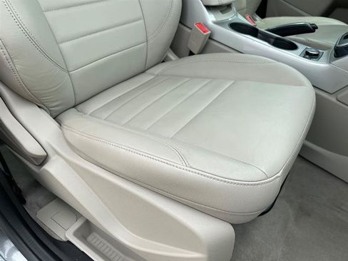 Used 2013 Ford C-MAX Energi SEL FWD image 46