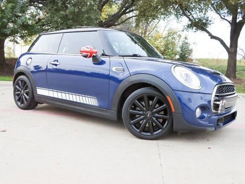 Used 2017 MINI Cooper S image 1