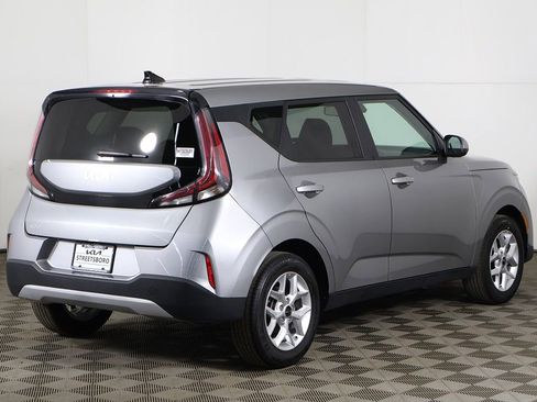 Used 2025 Kia Soul LX w/ LX Technology Package FWD image 9