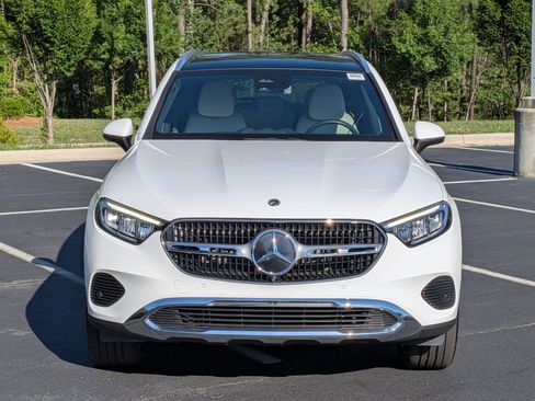 Used 2025 Mercedes-Benz GLC 300 4MATIC image 3