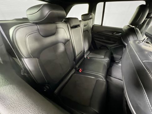 Used 2023 Jeep Grand Cherokee Altitude image 25