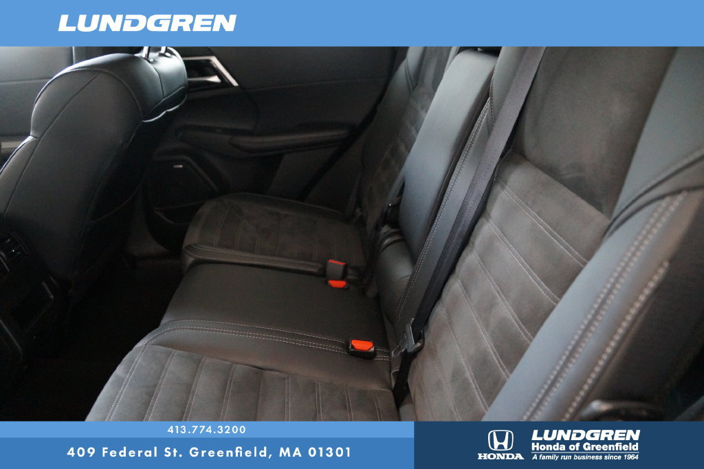 Used 2025 Mitsubishi Outlander AWD image 28