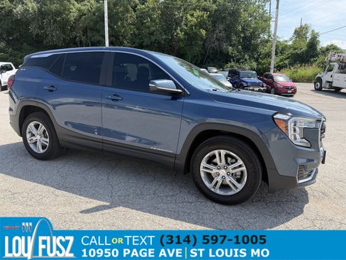 Used 2024 GMC Terrain SLE FWD image 1
