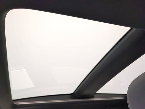 Used 2022 Toyota Venza Limited w/ Advanced Technology Package image 19