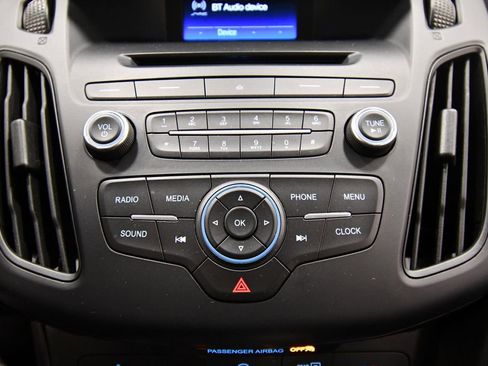 Used 2016 Ford Focus SE w/ SE Sport Package FWD image 24