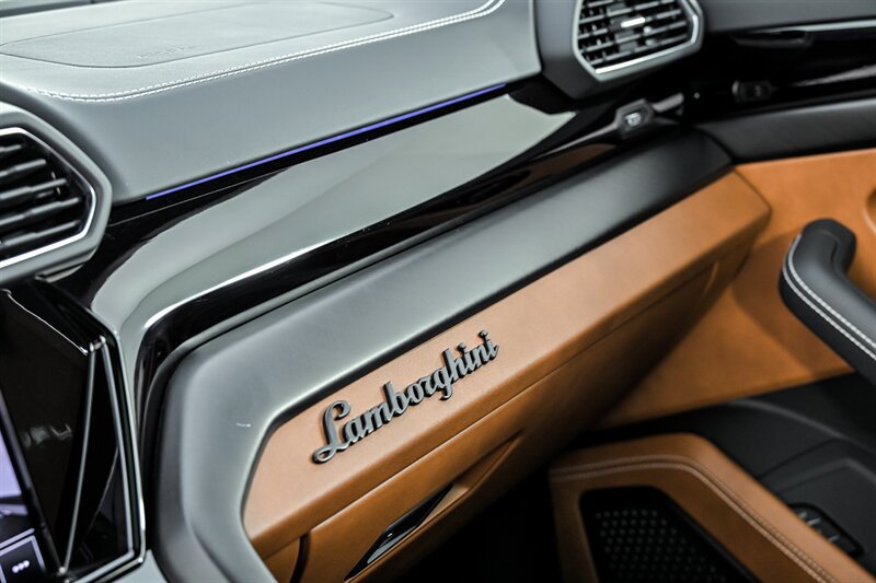 Used 2023 Lamborghini Urus S AWD/4WD image 31