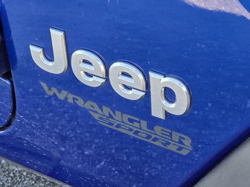 Used 2019 Jeep Wrangler Sport AWD/4WD image 5