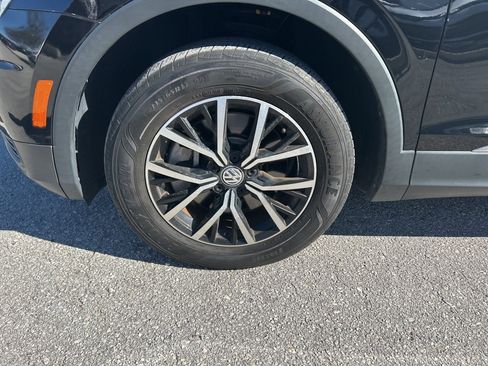 Used 2021 Volkswagen Tiguan SE w/ Panoramic Sunroof Package image 13