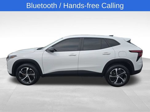 Used 2024 Chevrolet Trax RS w/ Driver Confidence Package FWD image 2