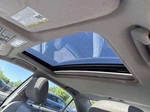 Used 2010 Toyota Camry Hybrid FWD image 16