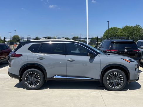 New 2026 Nissan Rogue Platinum AWD/4WD image 3