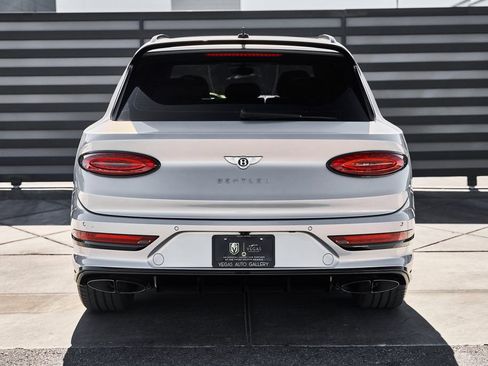 Used 2025 Bentley Bentayga AWD/4WD image 16