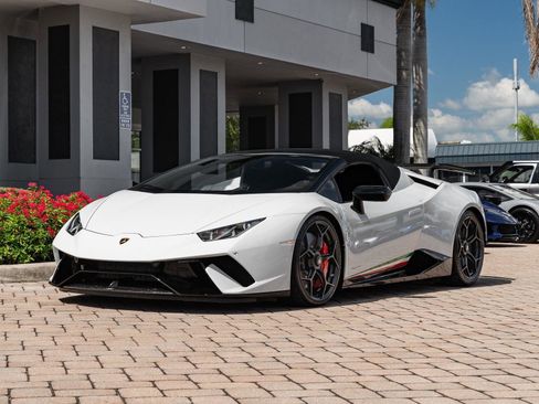 Used 2018 Lamborghini Huracan Performante image 20