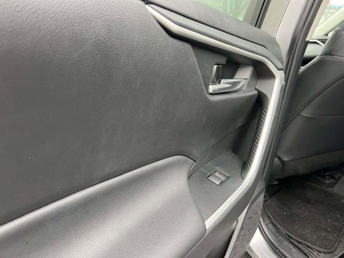 Used 2020 Toyota RAV4 XLE Premium image 12