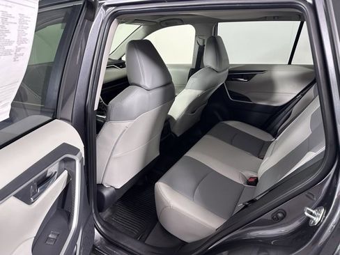 Used 2023 Toyota RAV4 XLE Premium image 15