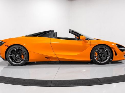 Used 2023 McLaren 720S Spider image 2