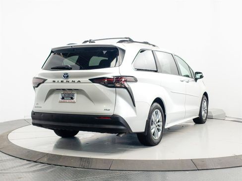 Certified 2025 Toyota Sienna XLE AWD/4WD image 13