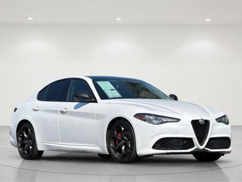 Used 2019 Alfa Romeo Giulia RWD image 7