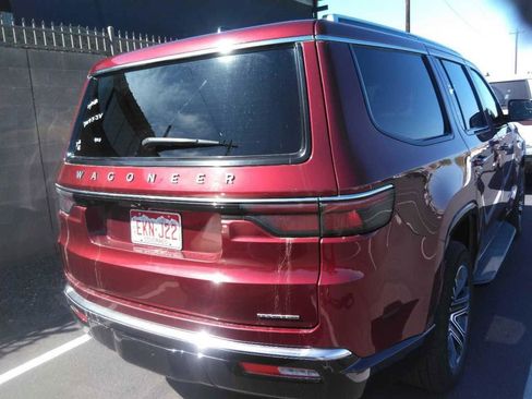 Used 2024 Jeep Wagoneer Series II w/ Flexible Seating Group RWD image 4
