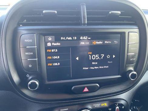 Used 2023 Kia Soul LX w/ LX Technology Package image 19