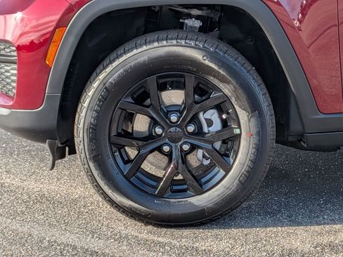 New 2025 Jeep Grand Cherokee Altitude image 12