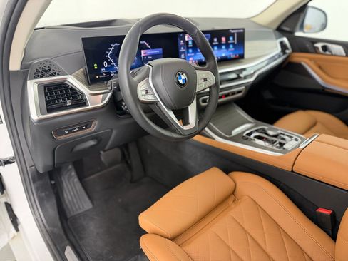 Used 2026 BMW X7 xDrive40i w/ Premium Package AWD/4WD image 4
