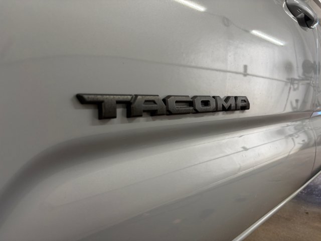 Used 2021 Toyota Tacoma TRD Off-Road w/ Technology Package AWD/4WD image 23