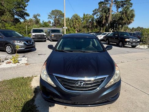 Used 2011 Hyundai Sonata GLS FWD image 2
